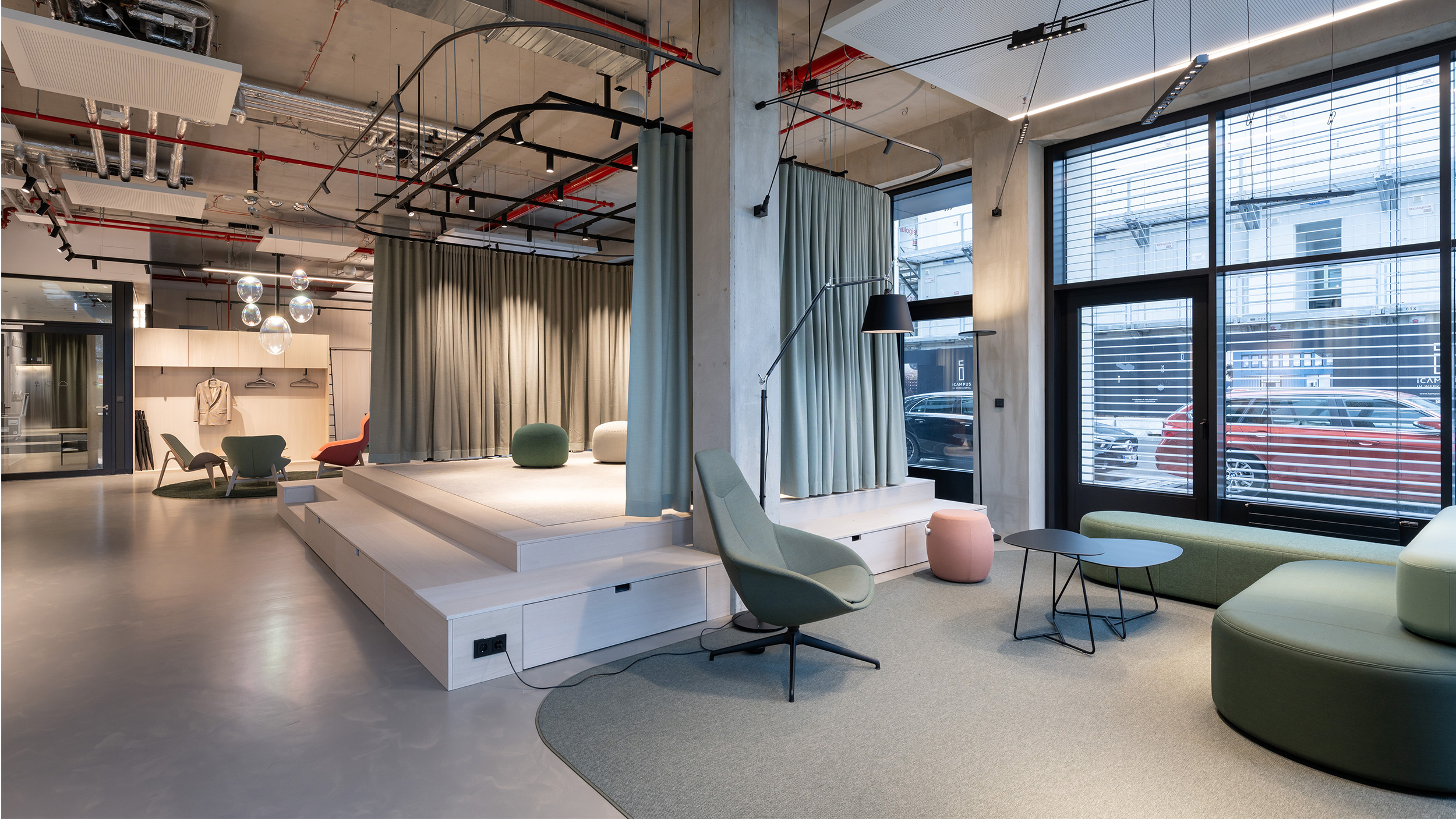 IDX 81 München, Showroom und offene Plattform der Begegnung von Artemide, Ege Carpets, Gabriel