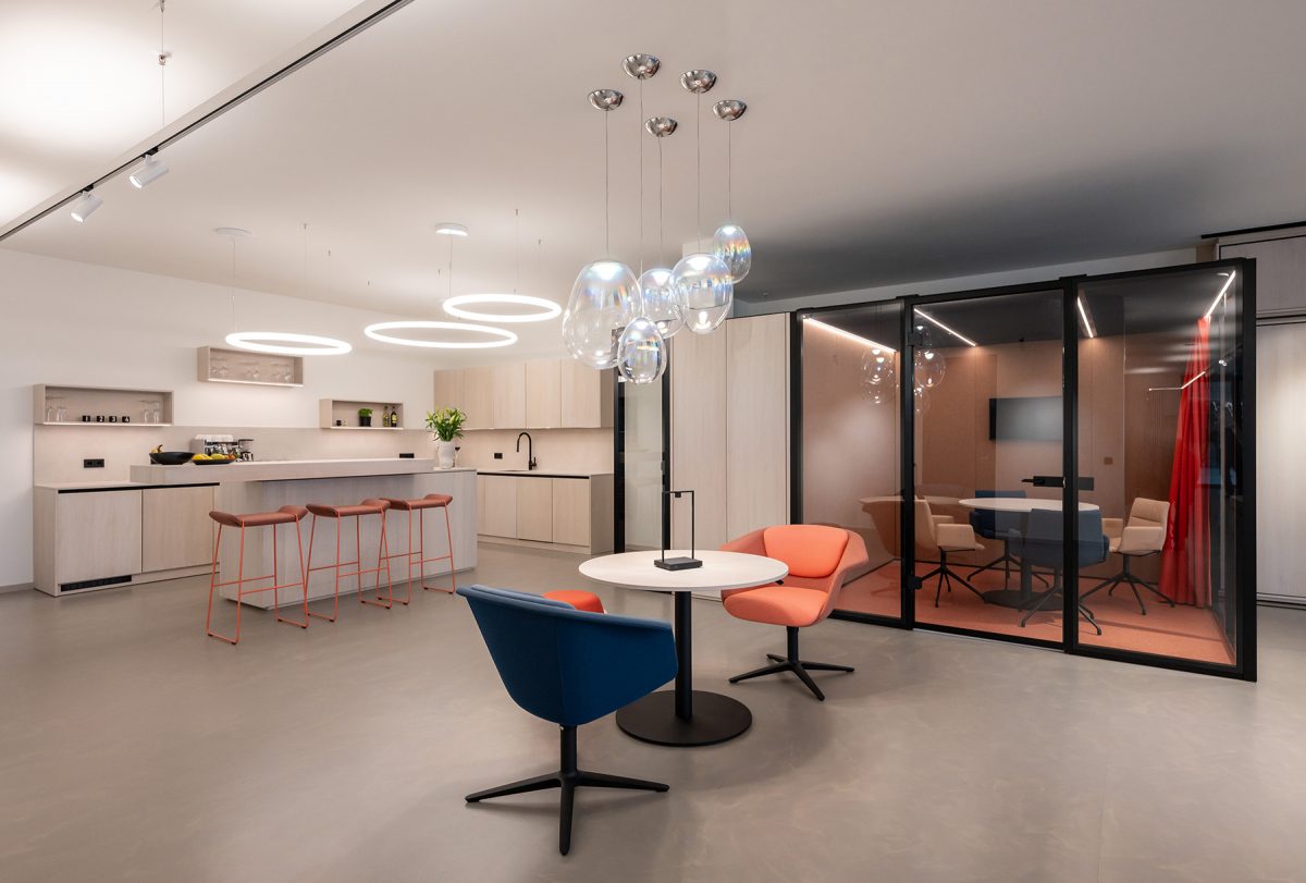 IDX 22 Hamburg, Showroom und offene Plattform der Begegnung von Artemide, Ege Carpets, Gabriel