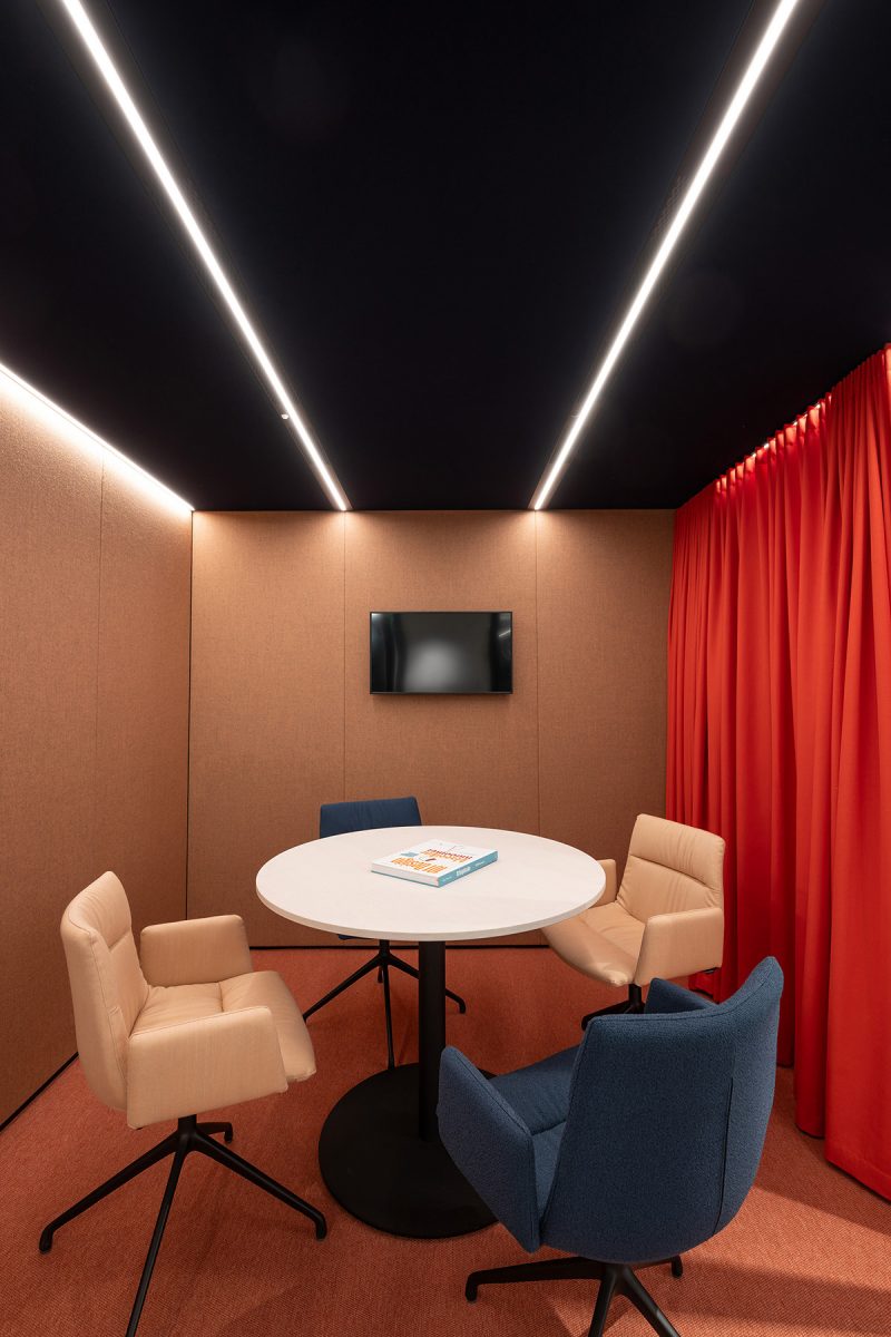 IDX 22 Hamburg, Showroom und offene Plattform der Begegnung von Artemide, Ege Carpets, Gabriel