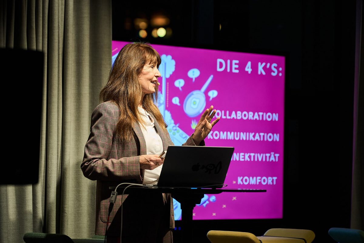 Vortrag von Frau Oona Horx Strathern zur Eröffnung Showroom IDX 81 München von Artemide, Ege Carpets, Gabriel